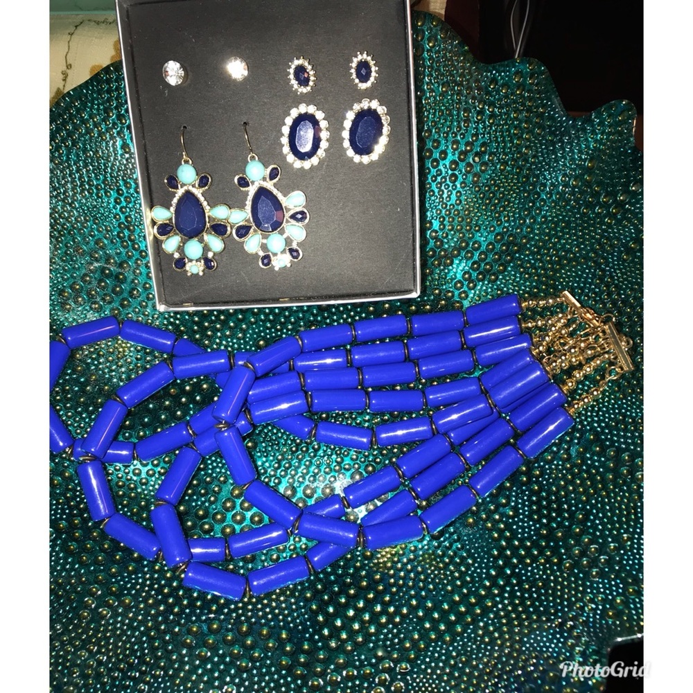 NEW 5 PIECE SET! NECKLACE AND 4 PAIRS OF EARRINGS